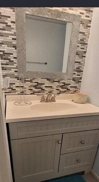 Building Photo - 335 E Plymouth St