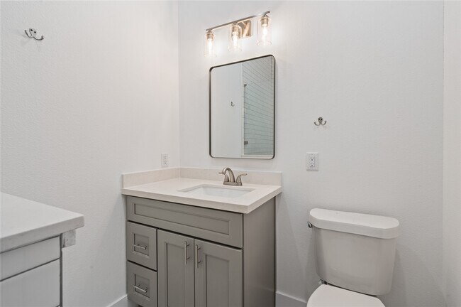 Building Photo - 5623 Eskridge St