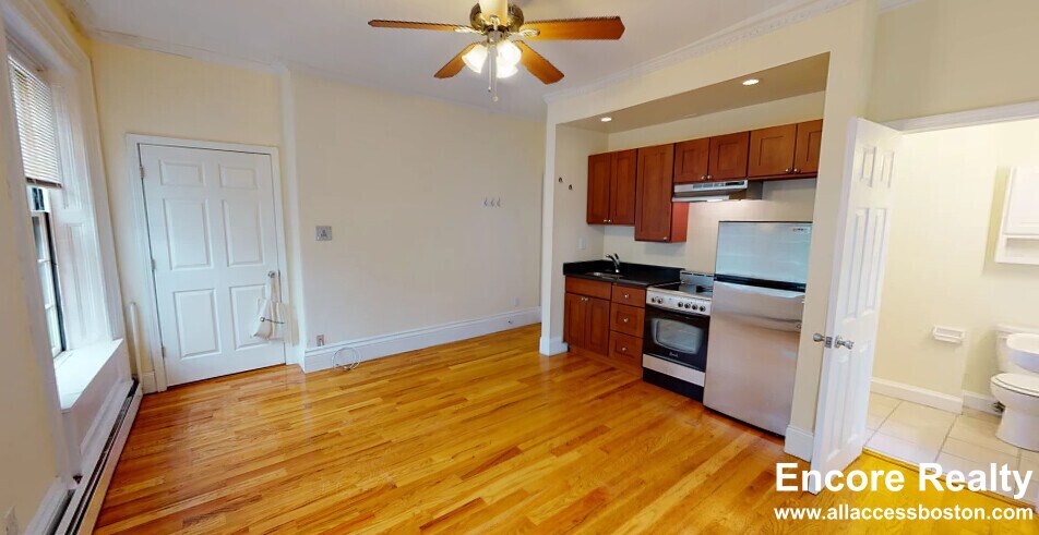 Building Photo - 24 Joy St