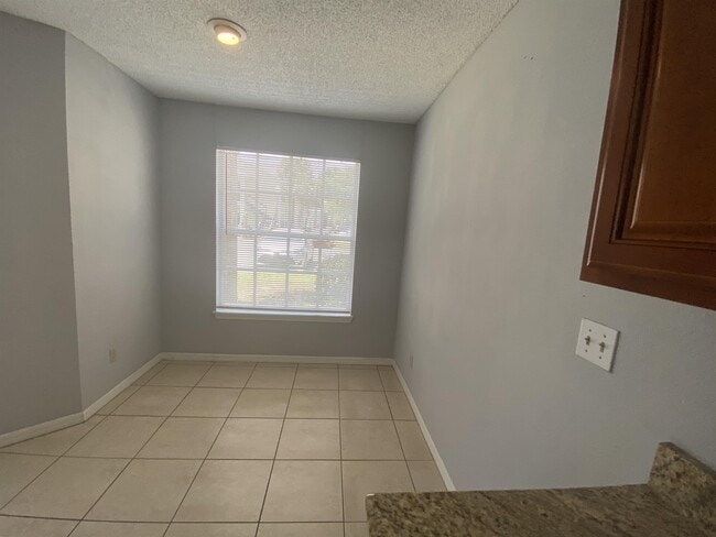 Building Photo - 1065 S Hiawassee Rd