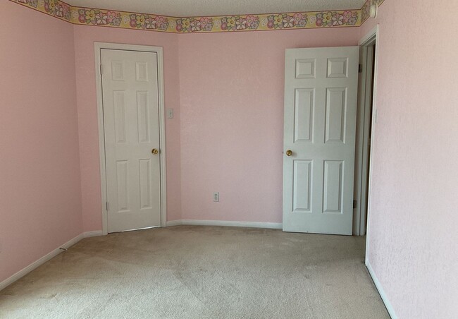 Building Photo - 1701 Tanglewood Dr