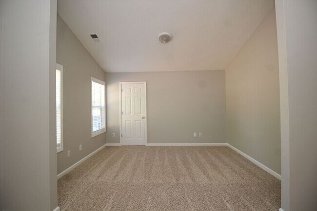Building Photo - Huge Ranch home!