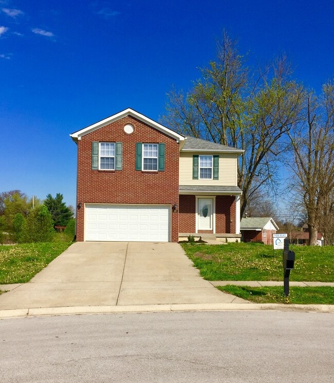 Building Photo - Beautiful Home in Quiet Cul-De-Sac Shelbyville! Basement!