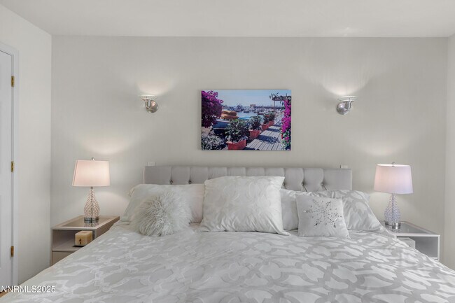 Building Photo - 4953 Lakeridge Terrace W