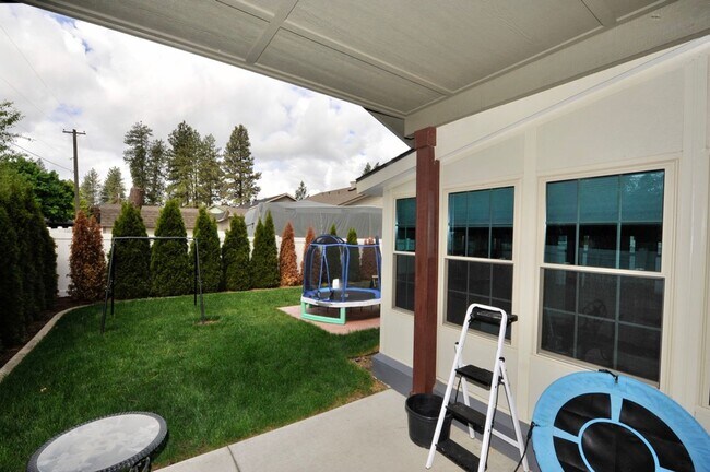Building Photo - Luxury 3 bed 2 bath Rancher: Miller's Landing