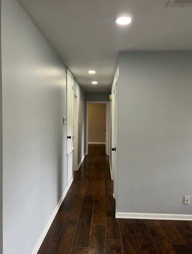 Building Photo - 207 Dogwood Dr