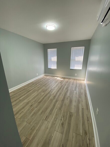 Building Photo - 301 S Conkling St