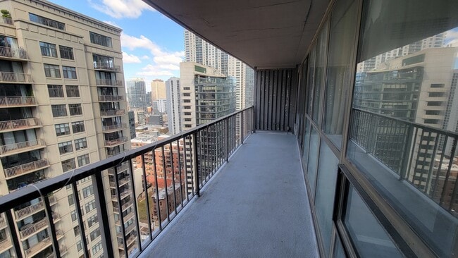 Building Photo - 10 E Ontario St