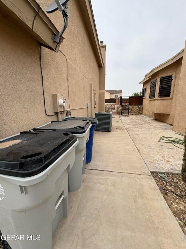 Building Photo - 12625 Tierra Tigre Ave