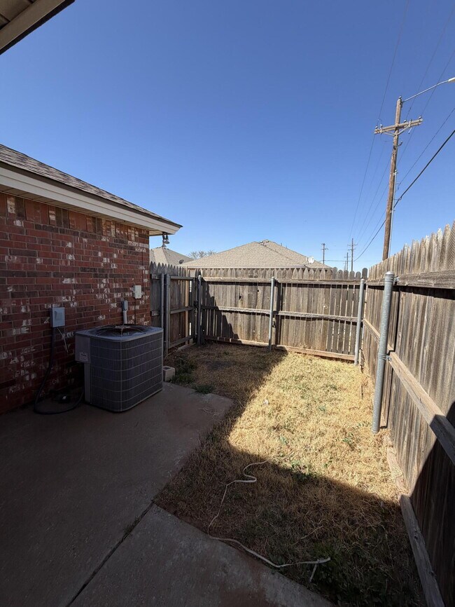 Building Photo - 533 N Clinton Ave