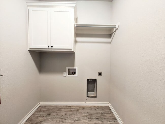 Building Photo - AUGUST PRE-LEASE! Modern 3-Bedroom Apartment with 2-Car Garage – Recently Constructed in Lubbock,...