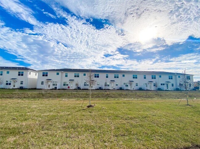 Building Photo - 417 Bogey Dr