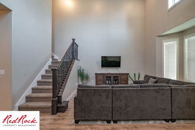 Building Photo - 3 Bedroom Furnished Home in Hidden Valley ...
