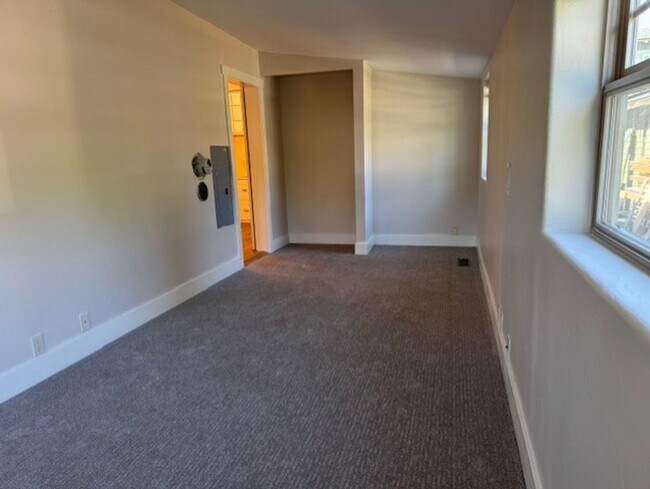 Building Photo - Downtown Bend Bungalow