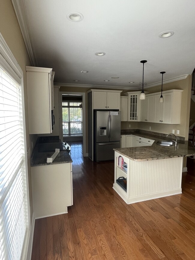 Building Photo - 426 Creekview Dr