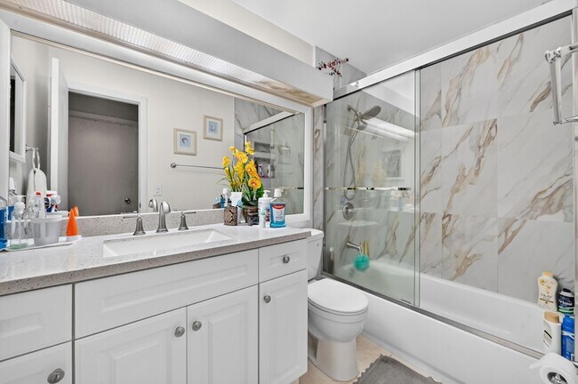 Building Photo - 4587 Carambola Cir S