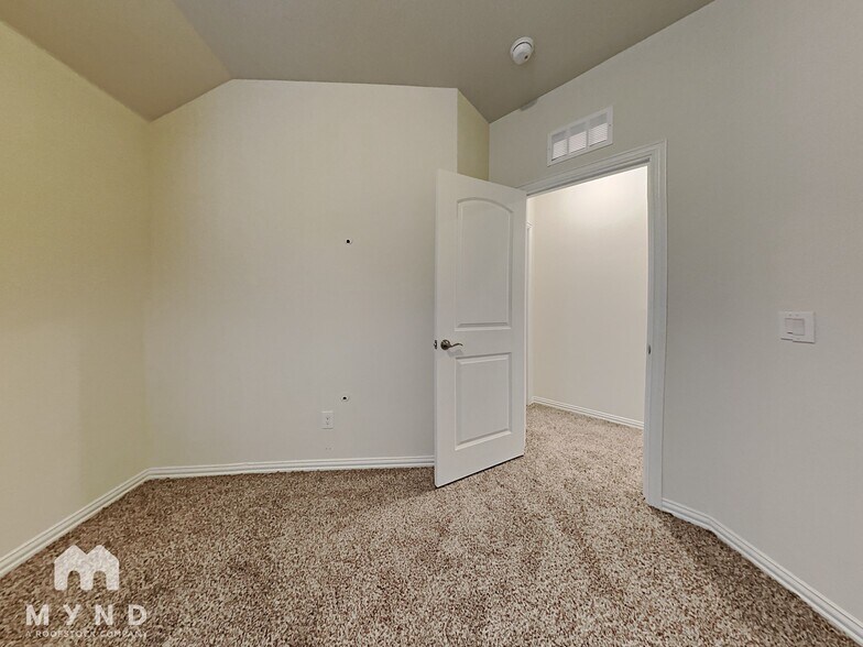 Building Photo - 4916 Meadow Falls Dr
