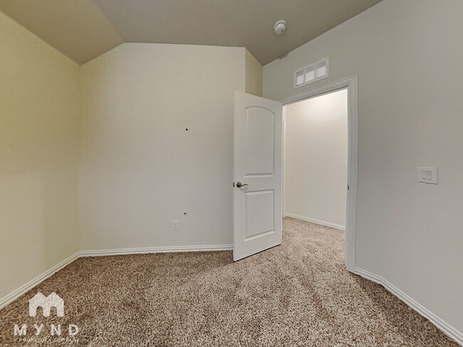 Building Photo - 4916 Meadow Falls Dr