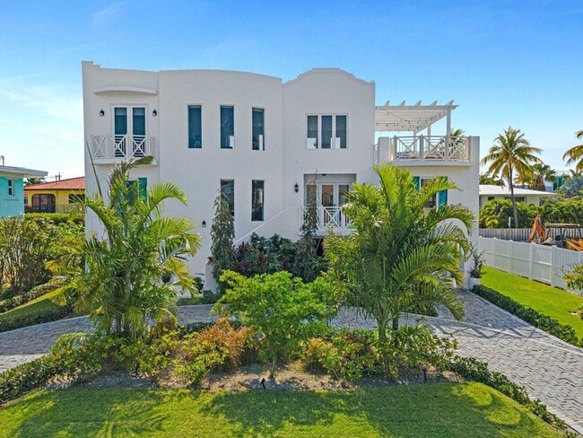 Building Photo - 317 E Seaview Cir
