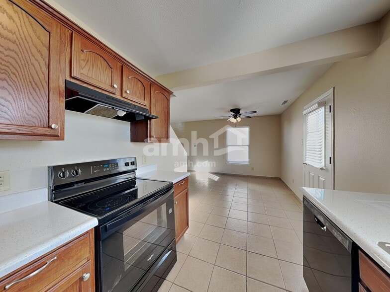 Building Photo - 1420 Dowell St