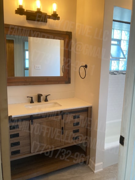 Building Photo - 8027 S Exchange Ave