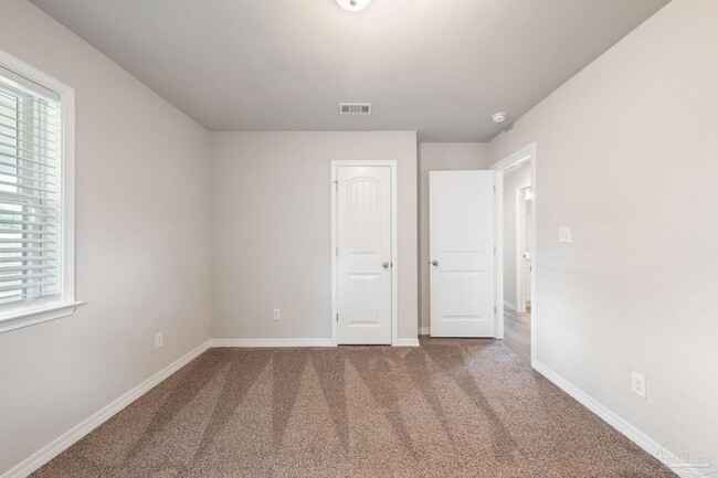 Building Photo - 4624 Santa Rosa Dr