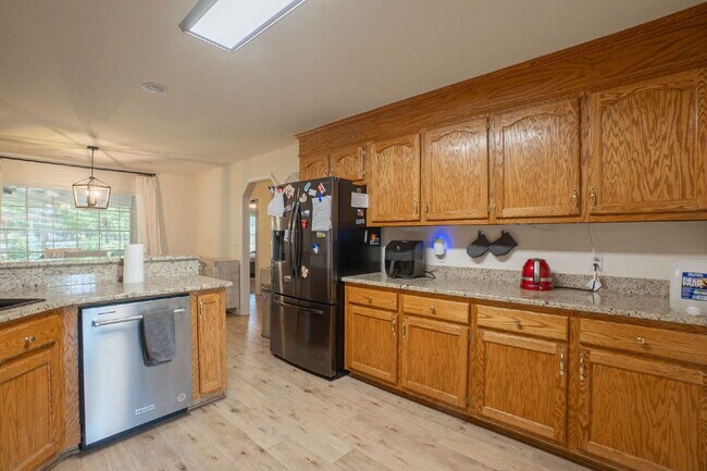 Building Photo - Available mid June!