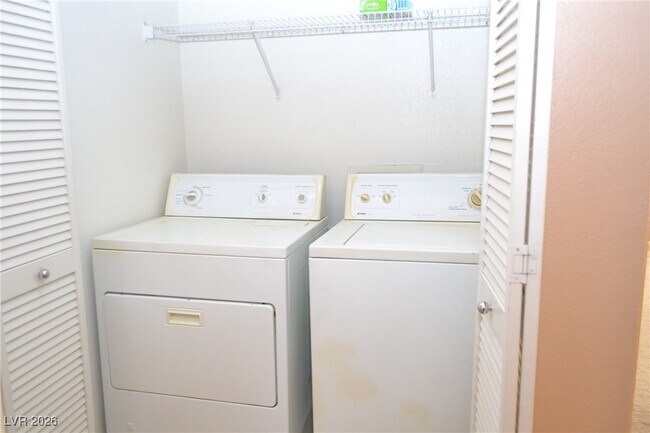 Building Photo - 520 Taunton St