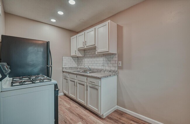 Building Photo - 2735 Joyce Ave