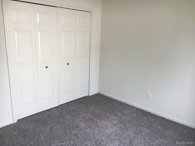 Building Photo - 879 Autumn Ridge Dr
