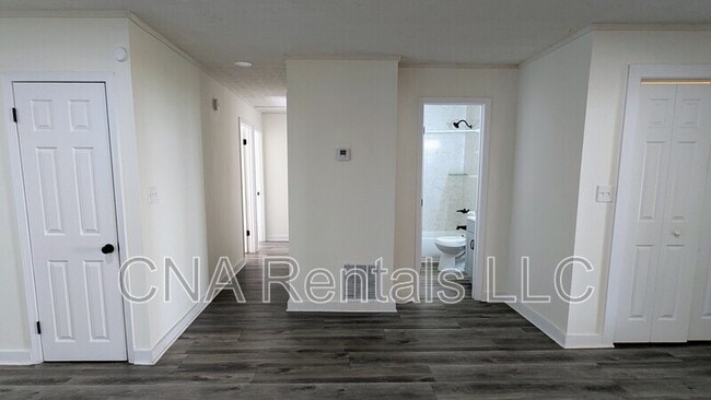 Building Photo - 4444 Hide a Way Dr