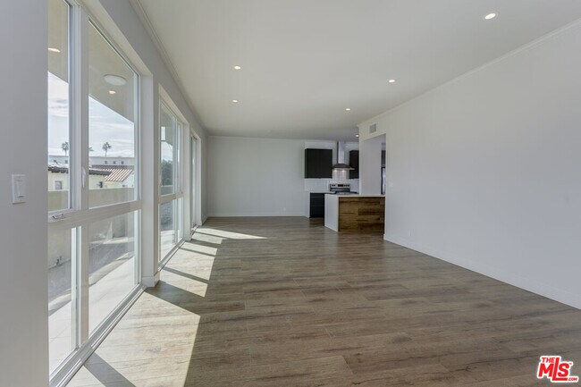 Building Photo - 12320 Montana Ave