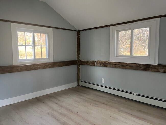 Building Photo - 434 Hurlbutt St