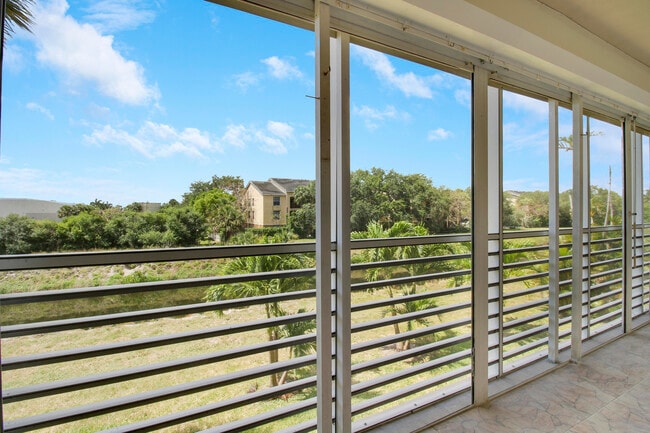 Building Photo - 2770 Garden Dr S