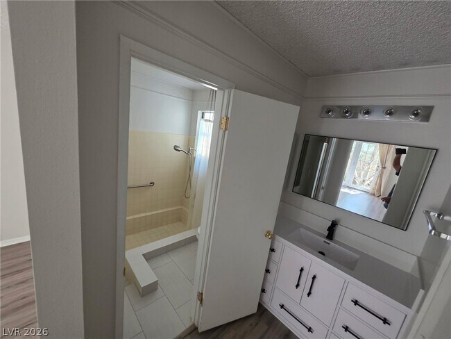 Building Photo - 2725 Colanthe Ave