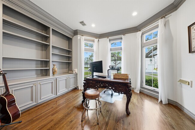 Building Photo - 4923 Palmetto St