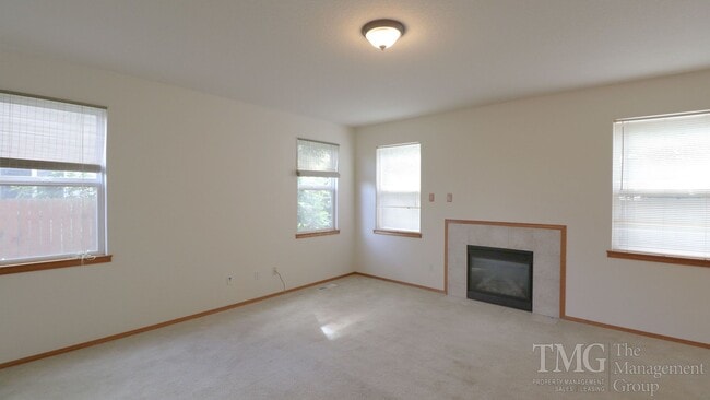 Building Photo - Beautiful 4-Bedroom Home with Custom Finishes & Thoughtful Layout