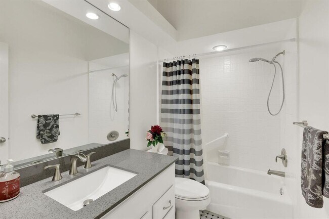 Building Photo - 7334 Pine Creek Way