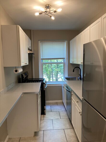 Building Photo - 100 Woodside Grn