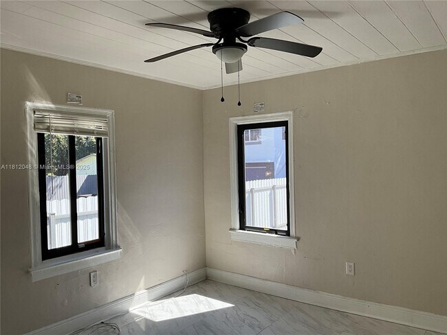 Building Photo - 418 NW 48th St