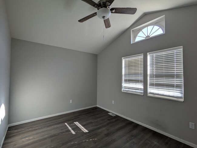 Building Photo - 1525 Hull St