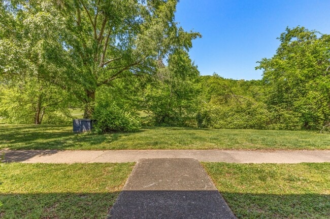 Building Photo - Discover the most affordable home in Belle Forest, located in Nashville's highly coveted 37221 zi...