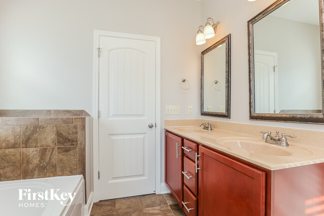 Building Photo - 3724 Windhaven Ct