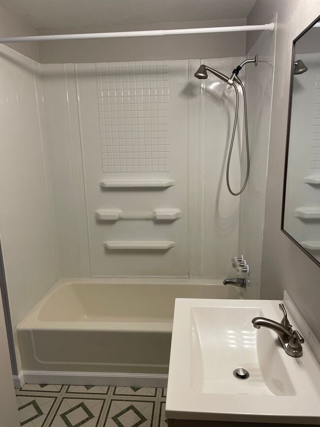 Building Photo - 4 Bedroom Home in Huber Heights