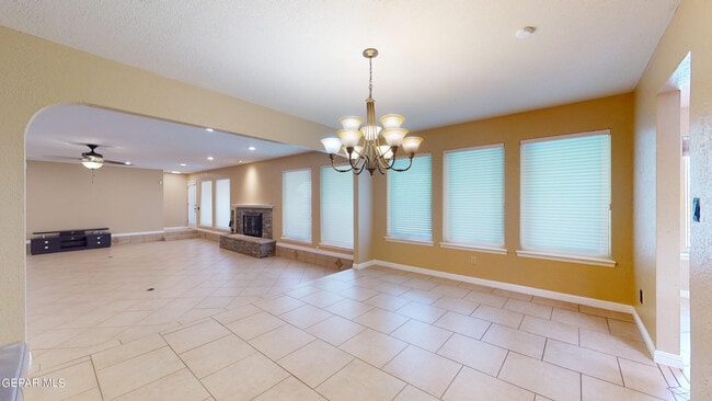 Building Photo - 801 Claravista Ln