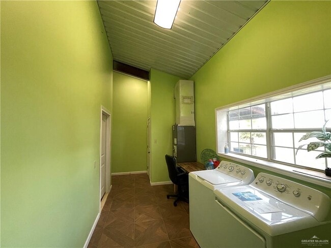 Building Photo - 9 Parker Rd