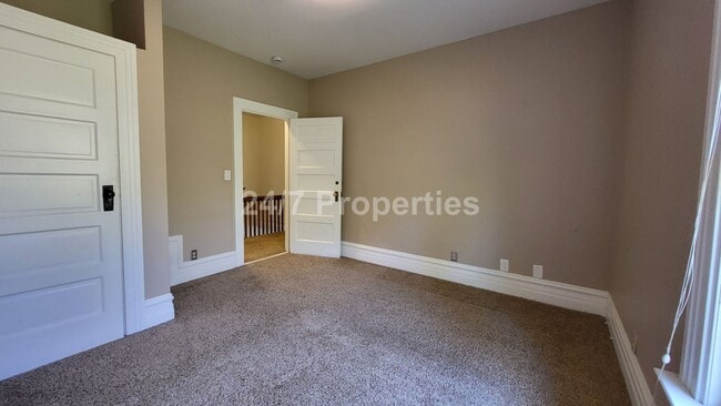 Building Photo - Beautiful Vintage 3 BD | 2.5 BA Home - Nob...
