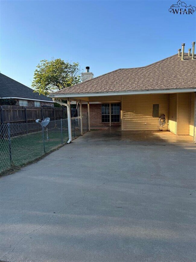 Building Photo - 2421 Missile Rd