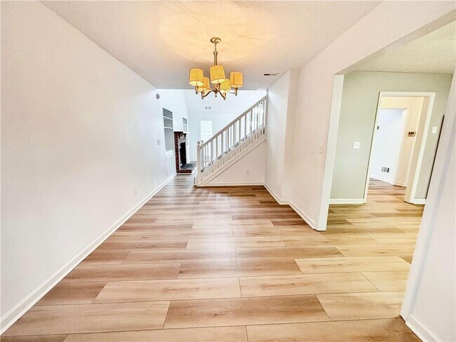 Building Photo - 5907 Brookside Dr SE