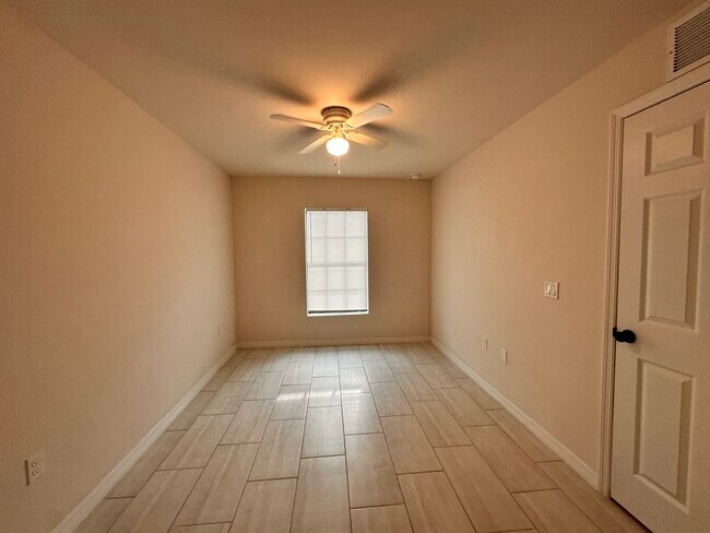 Building Photo - 3025 Chiquita Blvd S